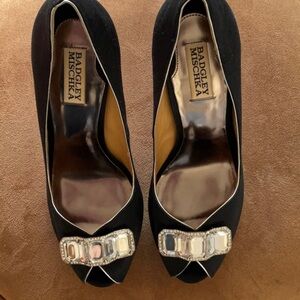 BADGLEY MISCHKA black satin jeweled platform heels shoes 9 worn for 2h peep toe